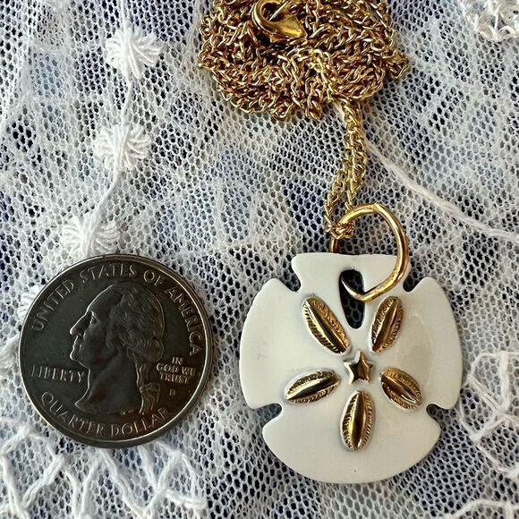 Vintage 70’s Direction One Gold & Enamel Sand Dollar Pendant - Picture 3 of 6